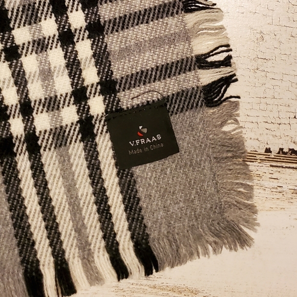 New V.FRAAS SOFT GREY PLAID TARTAN OVERSIZED SCARF - Picture 5 of 5